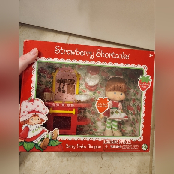Strawberry Shortcake Berry Bake Shoppe Kitchen #CC - Picture 2 of 3